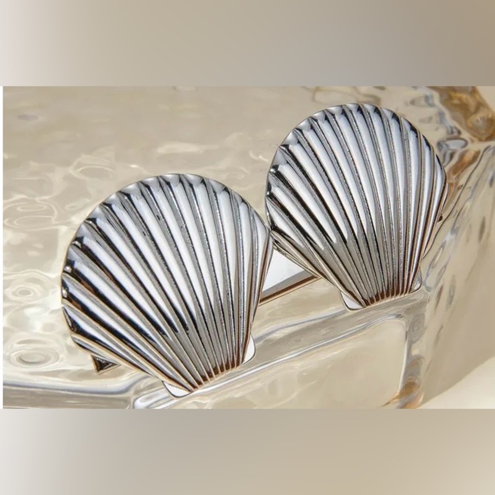 NWT Elegant Twin Silver Shell “Laguna” Hair Clip